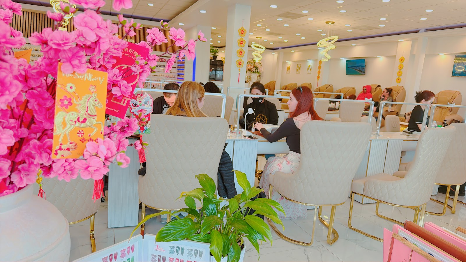 Bellagio Nails and Spa logo